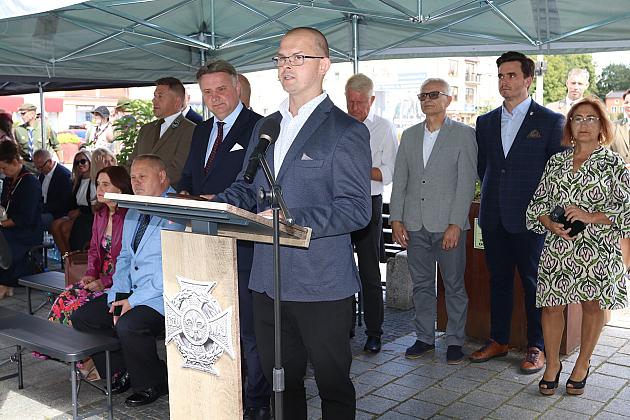 Z okazji jubileuszu lęborscy harcerze z nowym sztandarem