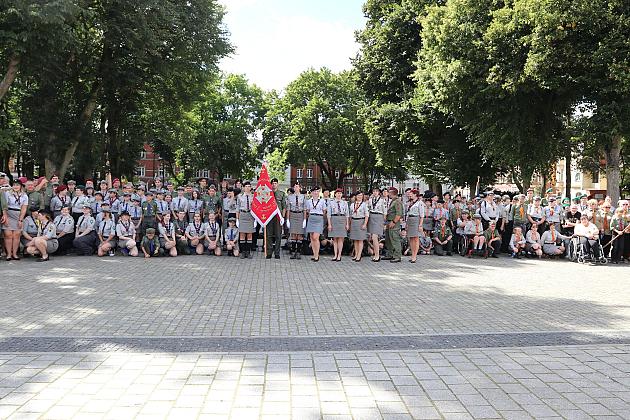 Z okazji jubileuszu lęborscy harcerze z nowym sztandarem