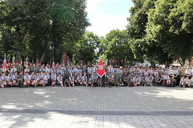 Z okazji jubileuszu lęborscy harcerze z nowym sztandarem