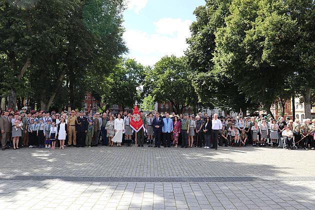 Z okazji jubileuszu lęborscy harcerze z nowym sztandarem