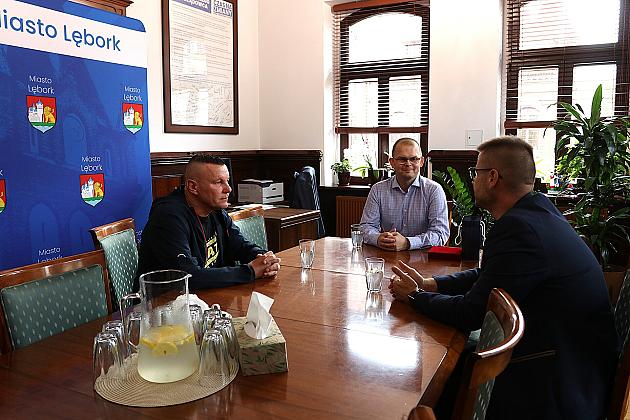 Wizyta w ratuszu sekretarza generalnego Polskiej Unii Karate. Już w sobotę wielkie emocje