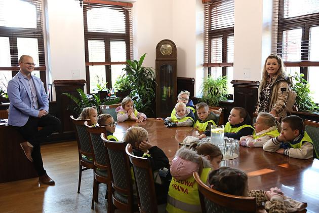 Przedszkolaki z wizytą w urzędzie