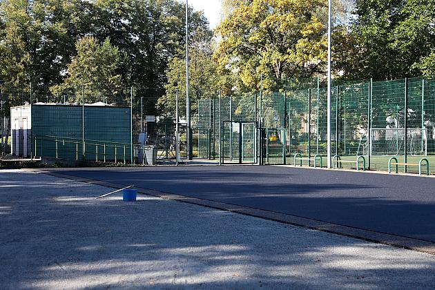 Nowoczesna nawierzchnia i skocznia w dal – zmiany na „Orliku”