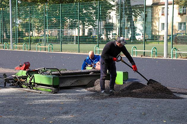 Nowoczesna nawierzchnia i skocznia w dal – zmiany na „Orliku”