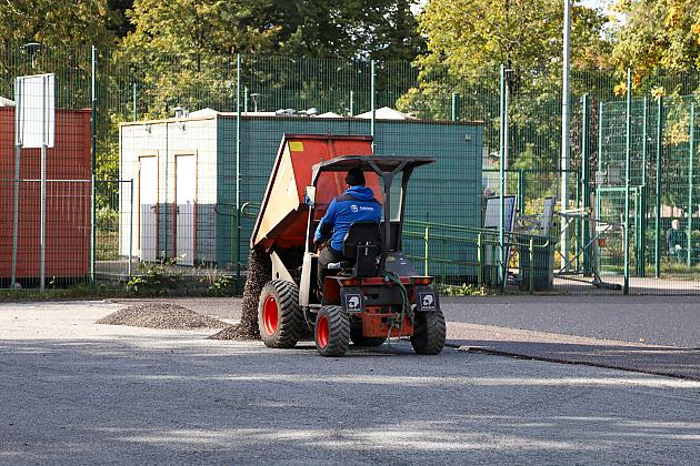 Nowoczesna nawierzchnia i skocznia w dal – zmiany na „Orliku”