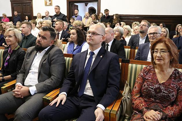 Nagrody dla nauczycieli i dyrektorów z okazji Dnia Edukacji Narodowej