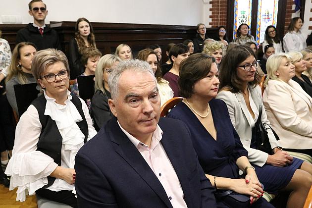 Nagrody dla nauczycieli i dyrektorów z okazji Dnia Edukacji Narodowej