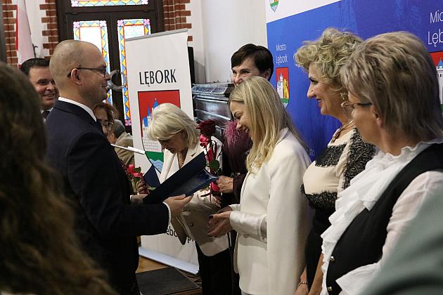 Nagrody dla nauczycieli i dyrektorów z okazji Dnia Edukacji Narodowej