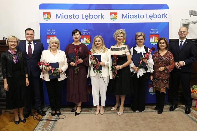 Nagrody dla nauczycieli i dyrektorów z okazji Dnia Edukacji Narodowej