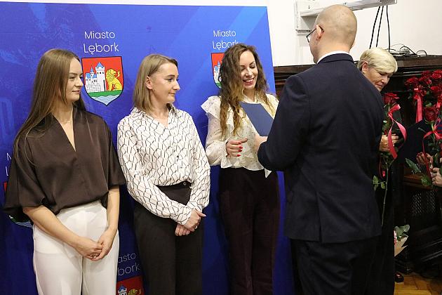 Nagrody dla nauczycieli i dyrektorów z okazji Dnia Edukacji Narodowej