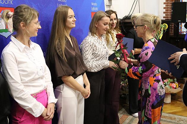 Nagrody dla nauczycieli i dyrektorów z okazji Dnia Edukacji Narodowej