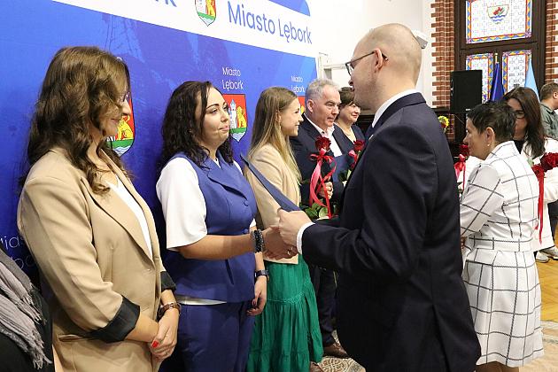 Nagrody dla nauczycieli i dyrektorów z okazji Dnia Edukacji Narodowej