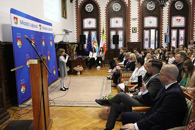 Nagrody dla nauczycieli i dyrektorów z okazji Dnia Edukacji Narodowej