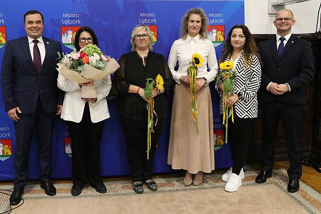 Nagrody i wyróżnienia dla uczniów i absolwentów szkół podstawowych z okazji Dnia Edukacji Narodowej