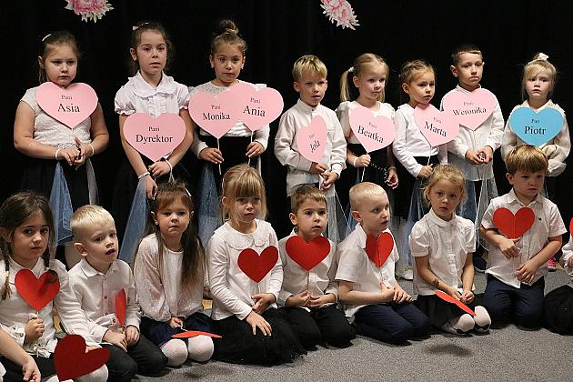 Z uśmiechem i wzruszeniem - Dzień Edukacji Narodowej w Przedszkolu nr 9