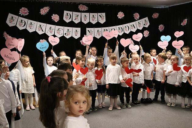Z uśmiechem i wzruszeniem - Dzień Edukacji Narodowej w Przedszkolu nr 9