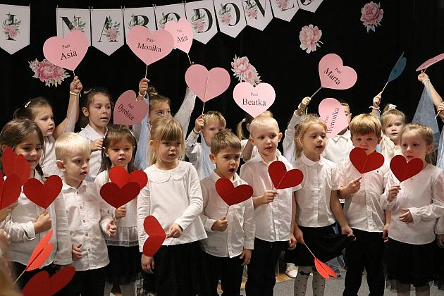 Z uśmiechem i wzruszeniem - Dzień Edukacji Narodowej w Przedszkolu nr 9