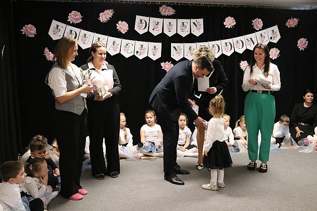 Z uśmiechem i wzruszeniem - Dzień Edukacji Narodowej w Przedszkolu nr 9