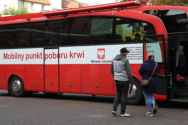 Lębork dzieli się życiem - szlachetna akcja krwiodawstwa przy ratuszu