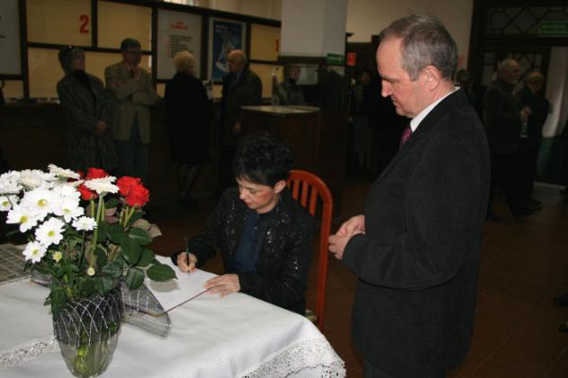 Księga Kondolencyjna wyłożona