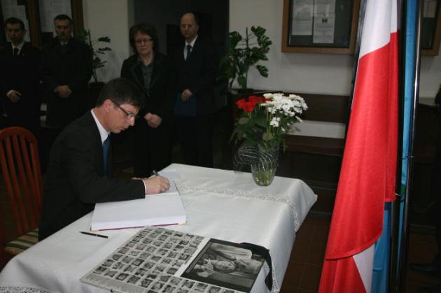 Księga Kondolencyjna wyłożona