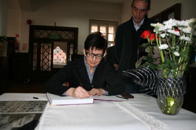 Księga Kondolencyjna wyłożona