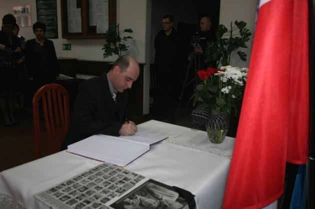 Księga Kondolencyjna wyłożona