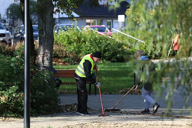 Dbają o porządek na skwerach i w parkach