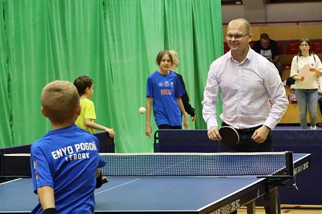 „Równe szanse przy stole” – młodzi tenisiści pokazali klasę!