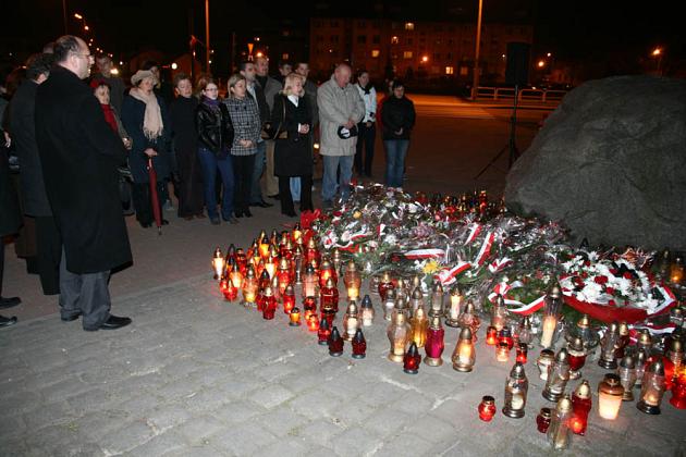 Miejsce uczczenia Ofiar katastrofy - codziennie o 21.00