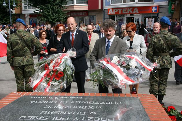 Znicze pamięci w 71. rocznicę wybuchu II wojny światowej 