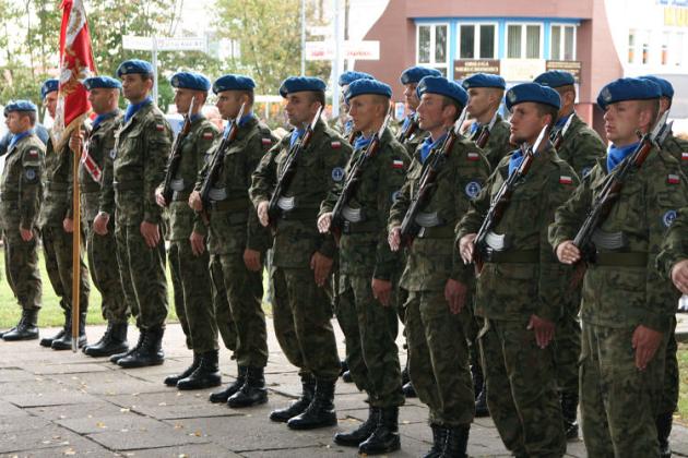 Dzień Sybiraka w Lęborku - wiązanki kwiatów, znicze i film 