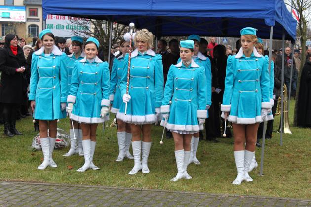 Święto Niepodległości - kwiaty, znicze i pieśni patriotyczne