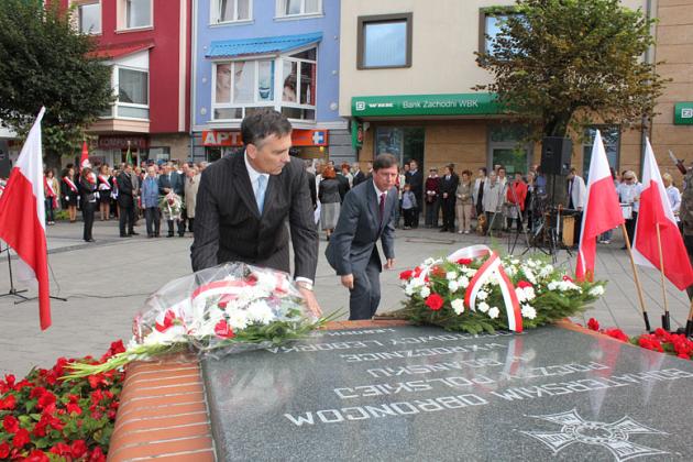 Lęborczanie uczcili pamięć bohaterów i ofiar II wojny światowej 