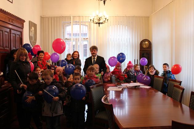 Świąteczna wizyta dzieci z Przedszkola nr 5 w ratuszu