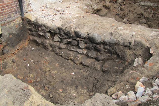 Prace budowlane odsłoniły fundamenty baszty 