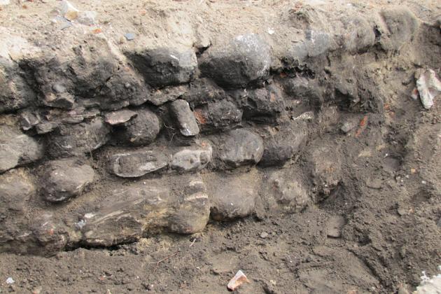 Prace budowlane odsłoniły fundamenty baszty 