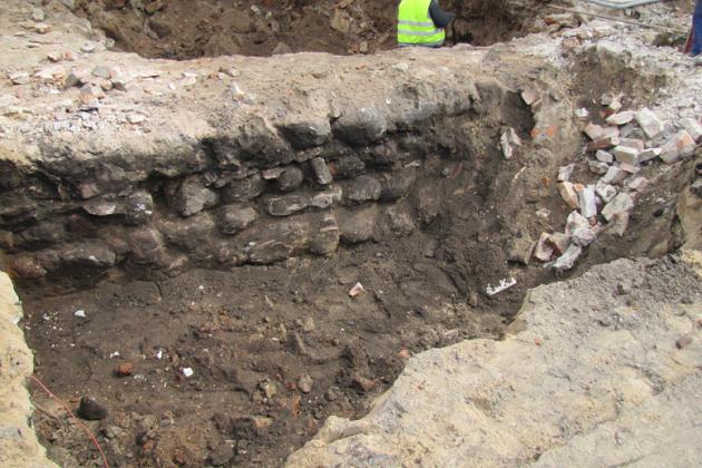 Prace budowlane odsłoniły fundamenty baszty 