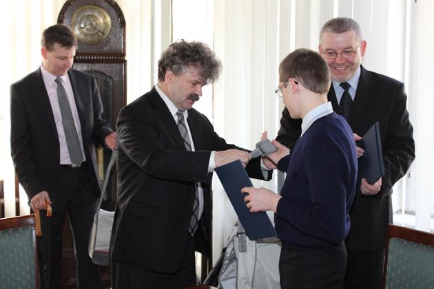 Gratulacje dla młodych tenisistów