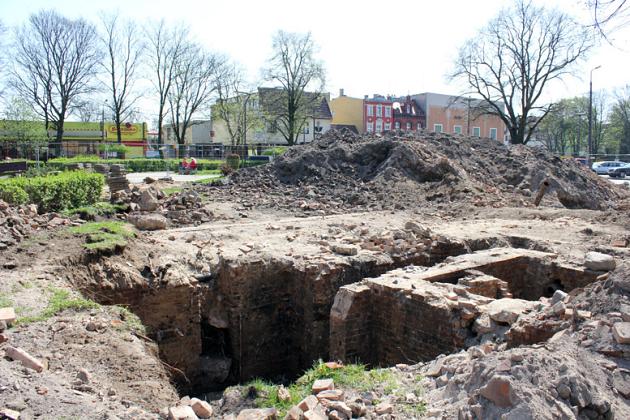 Prace archeologiczne przy placu Pokoju