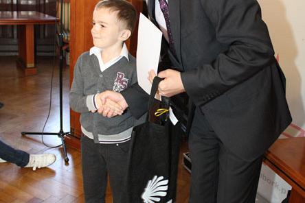 Herb Lęborka i Urząd Miejski w pracach plastycznych