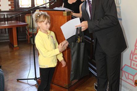 Herb Lęborka i Urząd Miejski w pracach plastycznych