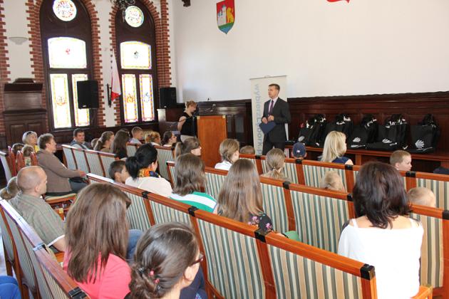 Herb Lęborka i Urząd Miejski w pracach plastycznych