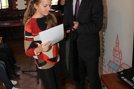 Herb Lęborka i Urząd Miejski w pracach plastycznych