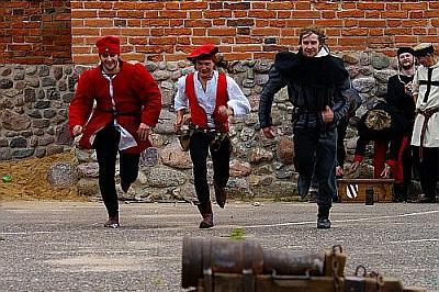 W sobotę dawne rzemiosła, w niedzielę hukną artylerzyści