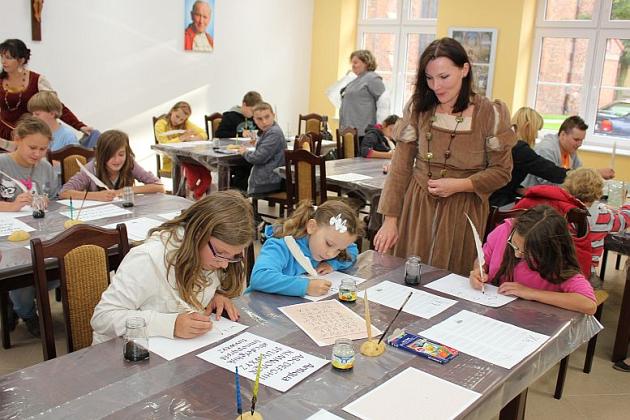 Tanecznym krokiem po murach