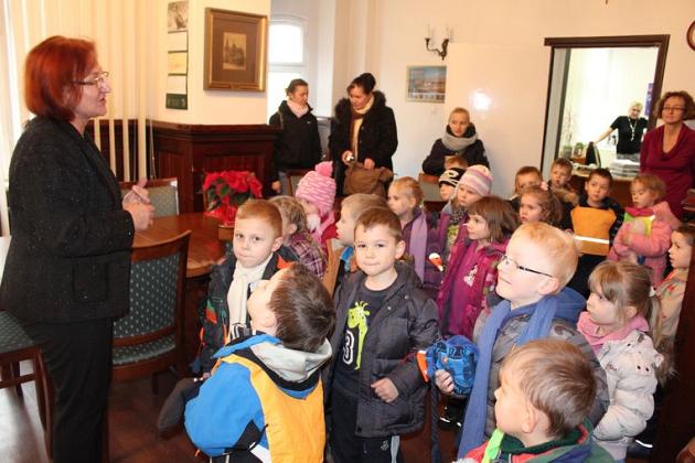 Przedszkolaki z życzeniami w Ratuszu