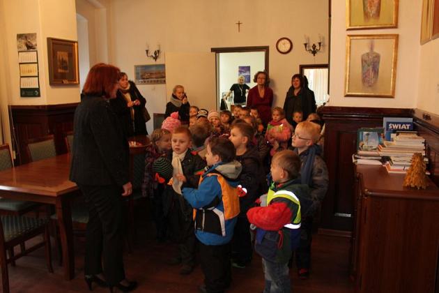 Przedszkolaki z życzeniami w Ratuszu