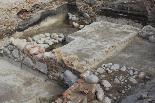 Prace archeologiczne na Placu Pokoju