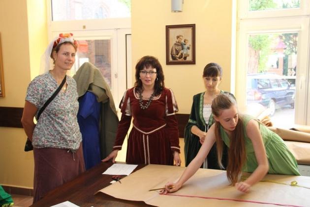 Zatańczyli w średniowiecznym stylu